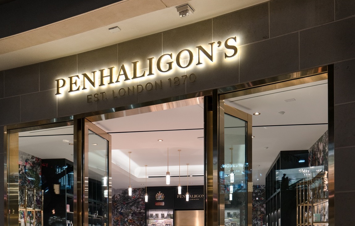 Penhaligon’s Store Honolulu, Hawaii, USA Roaming Desk